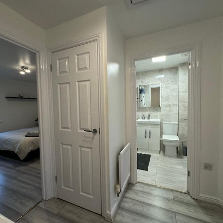 Spacious 3 Bedroom Home, With Private Driveway 5 Minutes From Excel Centre & Custom House لندن المظهر الخارجي الصورة
