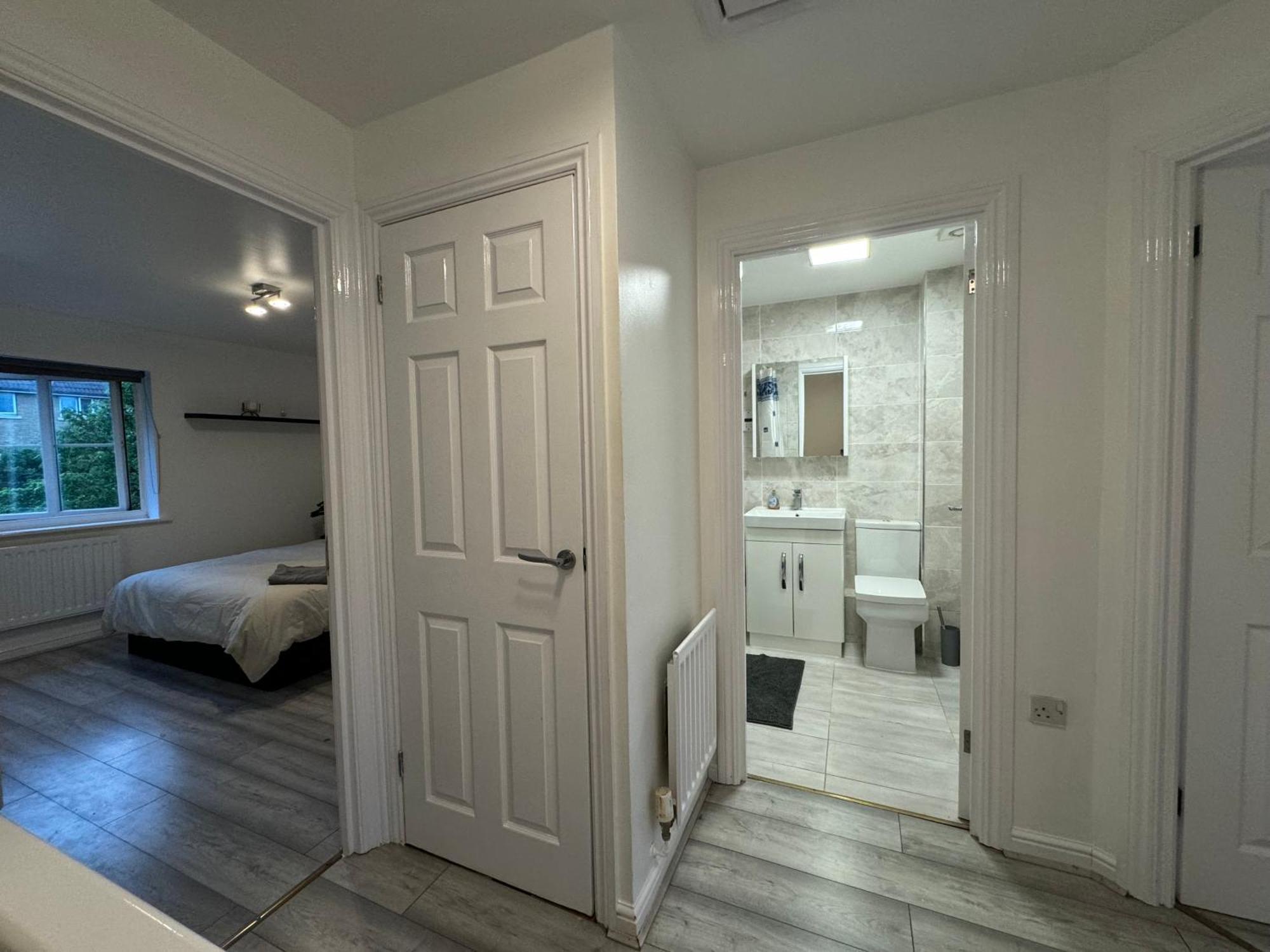 Spacious 3 Bedroom Home, With Private Driveway 5 Minutes From Excel Centre & Custom House لندن المظهر الخارجي الصورة