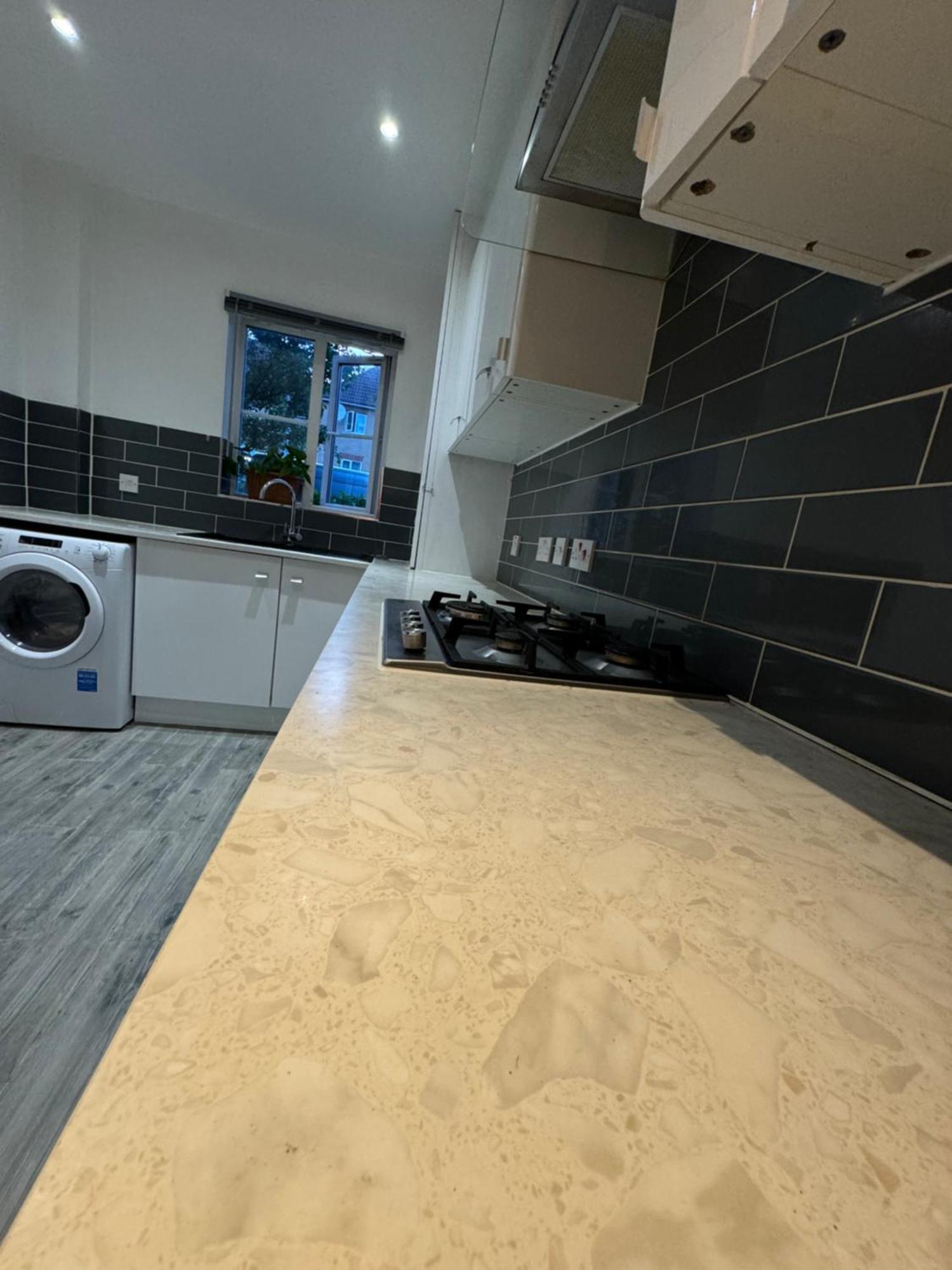 Spacious 3 Bedroom Home, With Private Driveway 5 Minutes From Excel Centre & Custom House لندن المظهر الخارجي الصورة